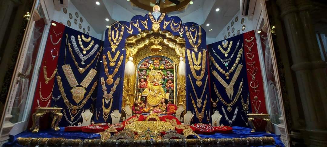 Saranpur Hanuman offered 21 kg gold ornaments