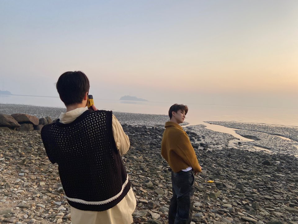 {ACT/PICS} 201230

Actualización en la cuenta de WE_THE_BOYZ con #Q

[Q] El 2020 está por terminar. 
        Adiós.🤚

#큐 #더보이즈 #THEBOYZ #Changmin #지창민