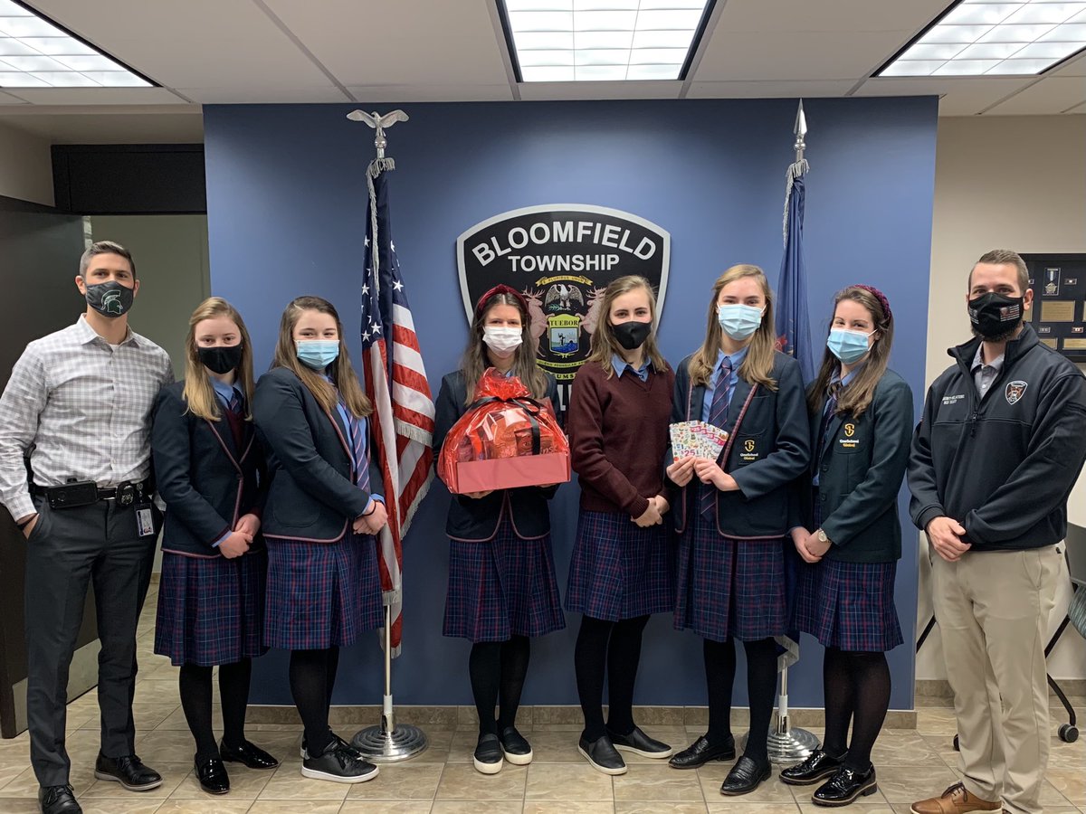 TwpPolice's tweet photo. Students at @OneSchoolGlobal in Bloomfield Township stopped by today to present us with a gift basket and over $1300 in gift cards for our Gift Card Drive. We cannot believe the support and enthusiasm of these young people! We are absolutely blown away!! #Community #GiftCardDrive https://t.co/nMbh0p5LCU
