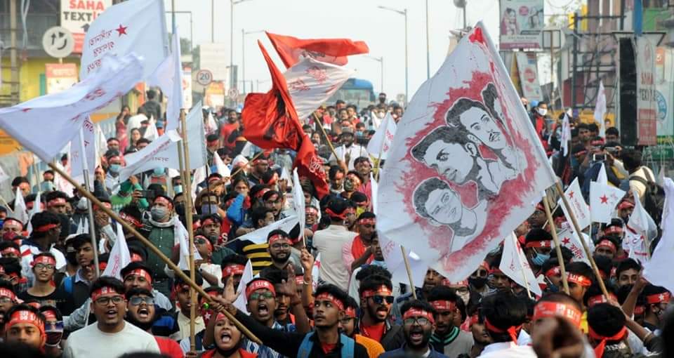 MayukhDuke's tweet image. To live life there are only two ways. One whatever is happening let it happen,keep tolerating it or else take the responsibility to change it.
SFI prefers later one.
Today&apos;s vibrant rally of SFI North 24 pgns district.
#SFI50 #StudyStruggle