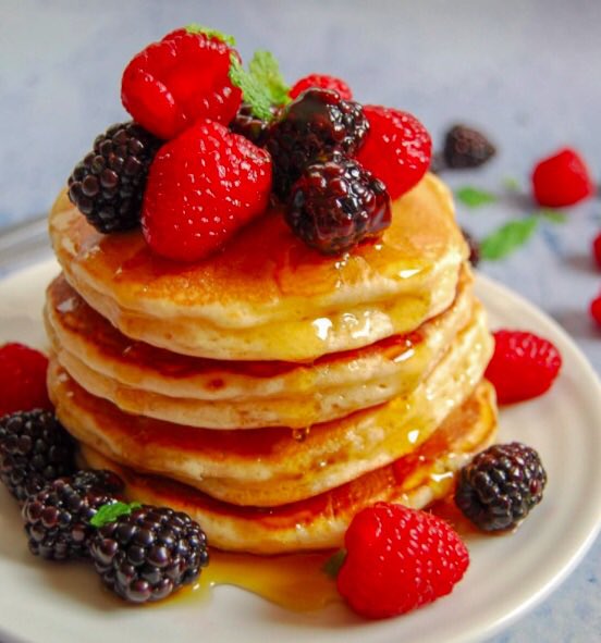 We all need cheering up right now how about some fluffy pancakes and really crunchy granola? Get your teens to make you breakfast on Saturday at my online breakfast class Saturday Jan 2nd -bookinghawk.com/event/saspanso…  #onlinecookingclasses #teenscooking #zoomcooking
