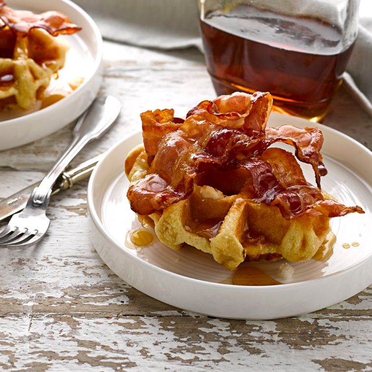Crispy or chewy, sweet or savory… Bacon makes everything better, however you make it. 

Try our recipe for Waffles with crispy bacon and maple syrup and celebrate national Bacon day in style! 

stpierrebakery.com/inspiration/cr…