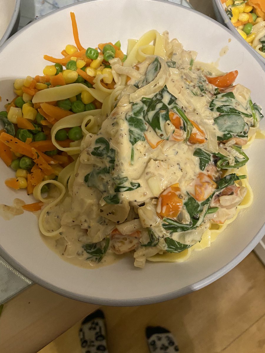 marps1982's tweet photo. You cannot beat the @pinchofnom of books. Creamy Tuscan Chicken from book 3. According to the boy it’s 9.9/10  #yum #pon #Gorgeous https://t.co/1EwUFpd50L