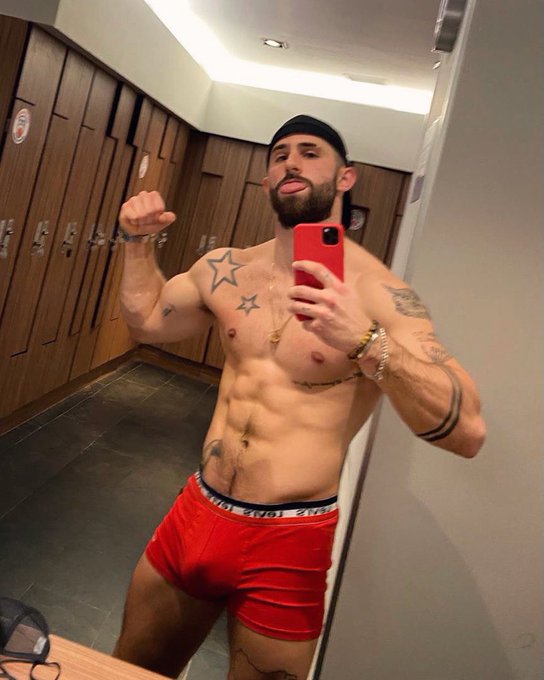 Last selfie of 2020 ??? https://t.co/5fvSDJGzuC