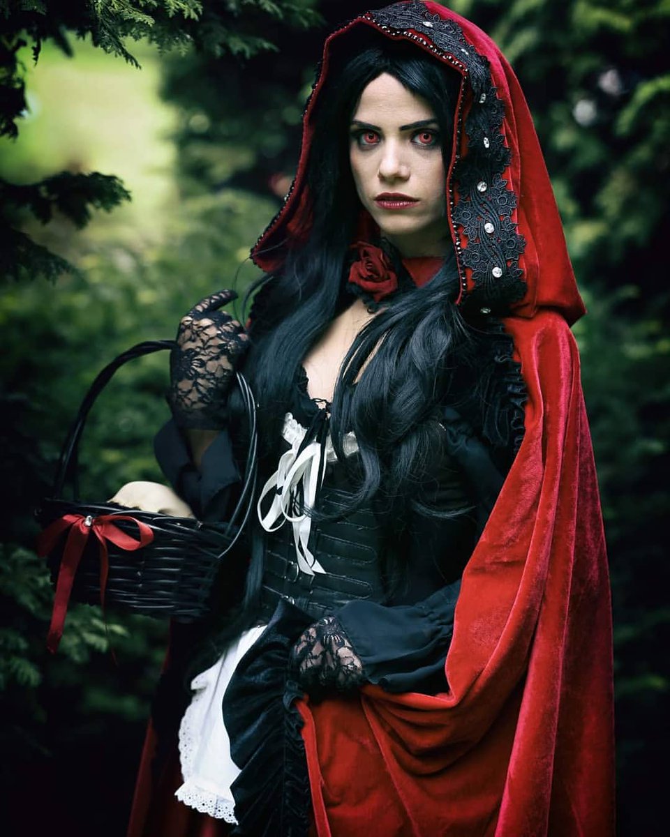 "People are just toys to me, toys break no big deal, i just get new ones."
~~~
•Selina 
•Vampire/Demon Hybrid
•Soloship (Open)
~~~
•More stuff down below
•🖤&amp;🔄 are appreciated
•Dark themes (Death, corruption, violence, lewd and more)
•21+ only please
•penned by #ghost