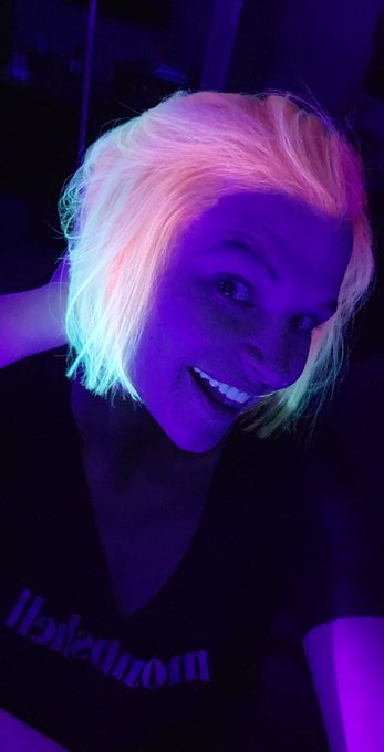 I dyed my hair y'all and it's the coolest one I've done yet! No filters applied! https://t.co/j09Xz6