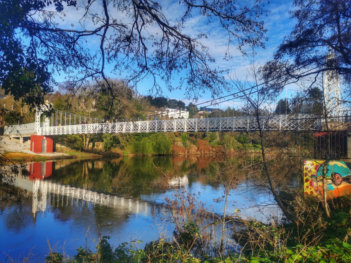 sinead_crowley's tweet photo. Shakey Bridge at shaky times but look at the calmness of the water!
Let's protect all those we love and look forward to more calm waters in the not too distant future ♡
#shakybridge #purecork #level5 https://t.co/62IRvwJJk1