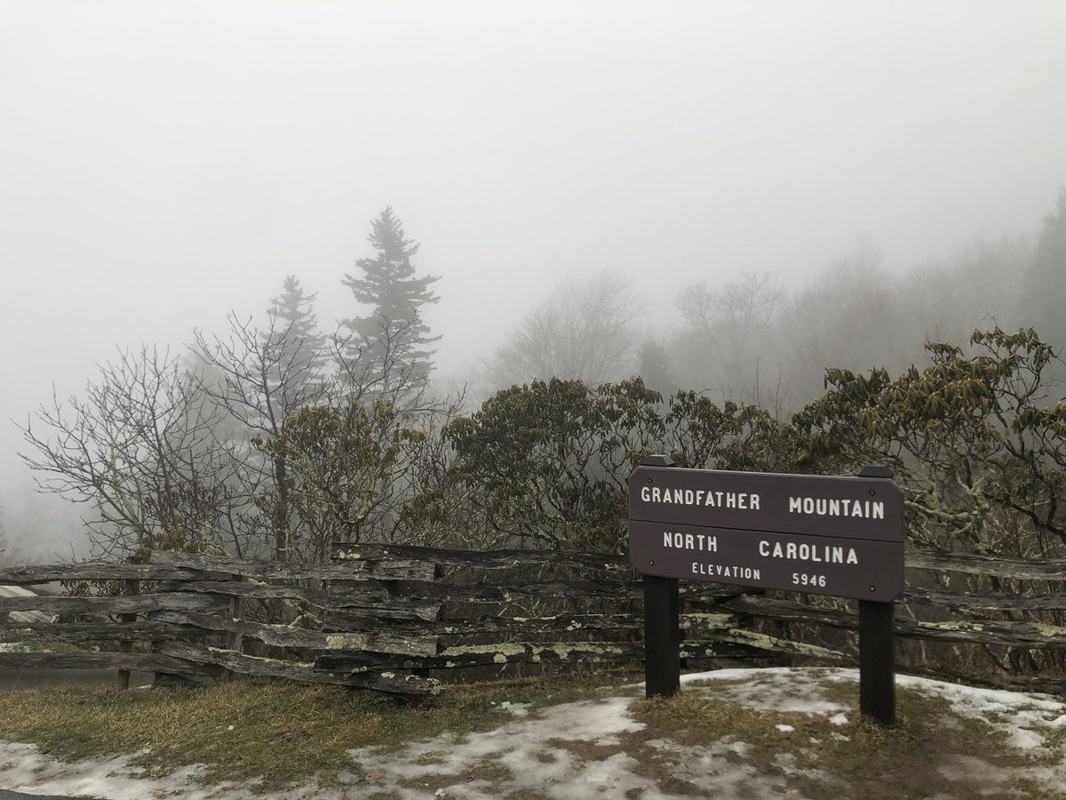 Mor_Simps's tweet photo. Today’s chilly view from #GrandfatherMountainStatePark @ariellascalese https://t.co/LgEMBCygpF