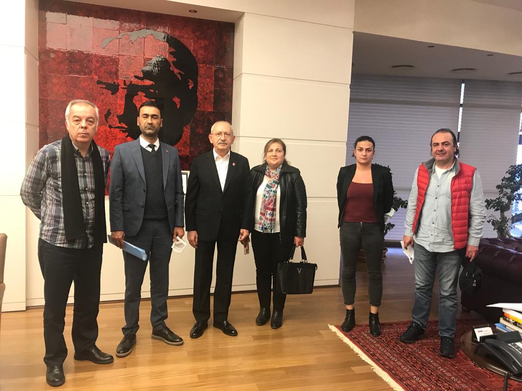 Sayın <a href="/kilicdarogluk/">Kemal Kılıçdaroğlu</a> haklarını arayan emekçilere desteği için çok teşekkür ediyoruz. Hak arayışımız yeni bir sürece evrildi, daha da güçlendik.
<a href="/AliMuratErsoy/">Ali Murat Ersoy</a> <a href="/MehmetNuriErsoy/">Mehmet Nuri Ersoy</a>