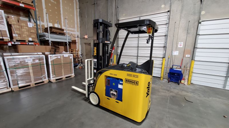 BriggsIS_'s tweet image. Charlie Engleka making his customer&apos;s Christmas wishes come true!  Delivery day for their new machine that was  needed to reach to top beams of their racking system. Way to go Charlie! 
#solutionsproviders #efficiency #happycustomer