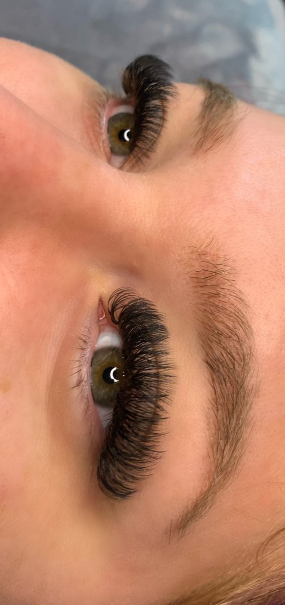 SkinJaime's tweet photo. Lashes done by me!
Message me to book a set of lashes💕
🦋 Please share 🦋
#lashes #lashextensions #megalashes #volume https://t.co/Hqe2zouISC