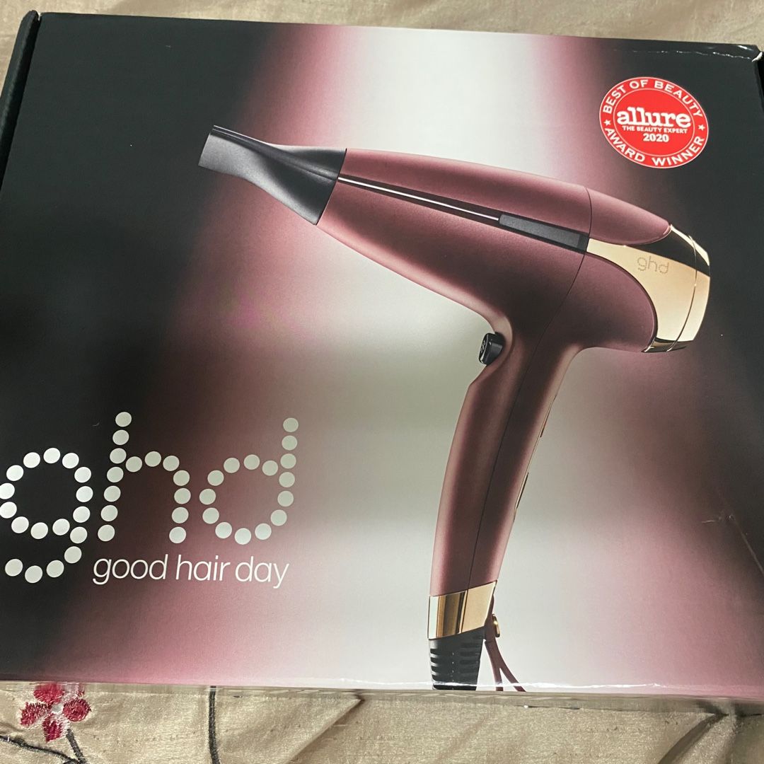 ItsMeTyme4's tweet photo. Super amazing blow dryer my hair was dry in 30 minutes for someone that works early in the morning that was an amazing time to dry my hair. #sleek #burgundy #ghddryer https://t.co/EixP3v1GBw https://t.co/rRfHuZNPL4