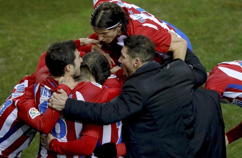  Simeone a affronté au total 75 équipes différentes. Voici les équipes qu'il a rencontré le plus souvent :1. Real Madrid - 33 matchs2. FC Barcelone - 29 matchs3. Valence CF - 22 matchs4. FC Séville - 21 matchs5. Athletic Club - 20 matchs6. Celta Vigo - 20 matchs