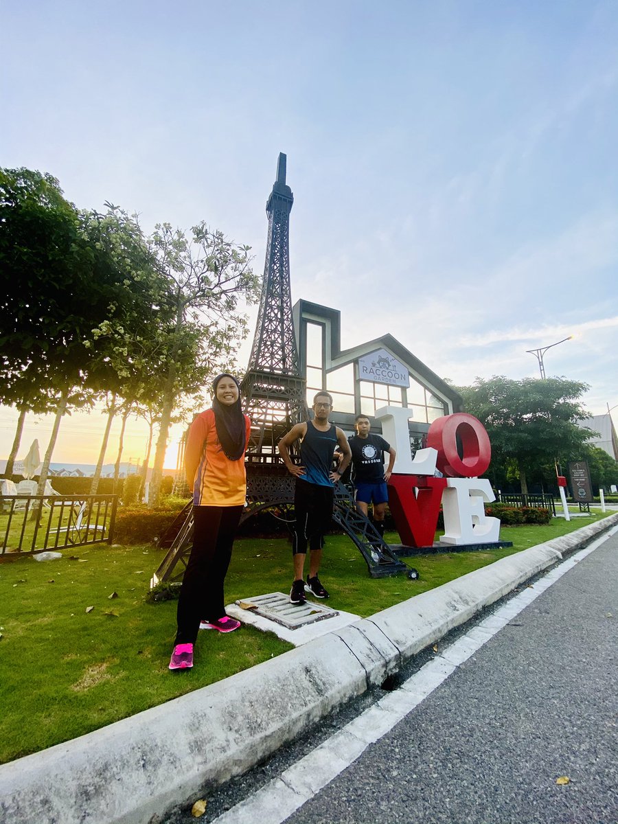 QaiSuhaimi___'s tweet photo. Selamat Tinggal 2020.
2021, semoga cinta terus bersemi~ https://t.co/FB99TvV94w