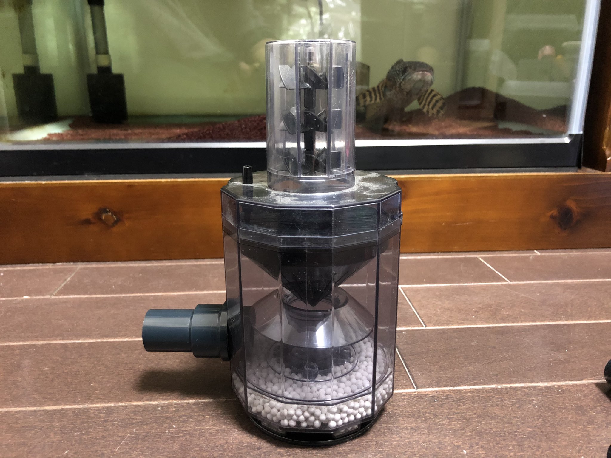 ぺこ Aqua 水槽立ち上げたので なかじさん Nkj と鰐さん Wanivspbao の動画を参考に作ってみたー アクアリウム フィッシュレット 改造 T Co Mqot1fwgv2 Twitter