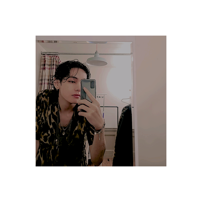 SVNGLEE's tweet photo. you didn't think i'd leave for busan without celebrating album of the year did you? congrats to sunwoo hyung for yet another amazing work of art. and yes this was my outfit of the day yesterday that i just wanted to show off. 😆 https://t.co/l6d8tdcnCj
