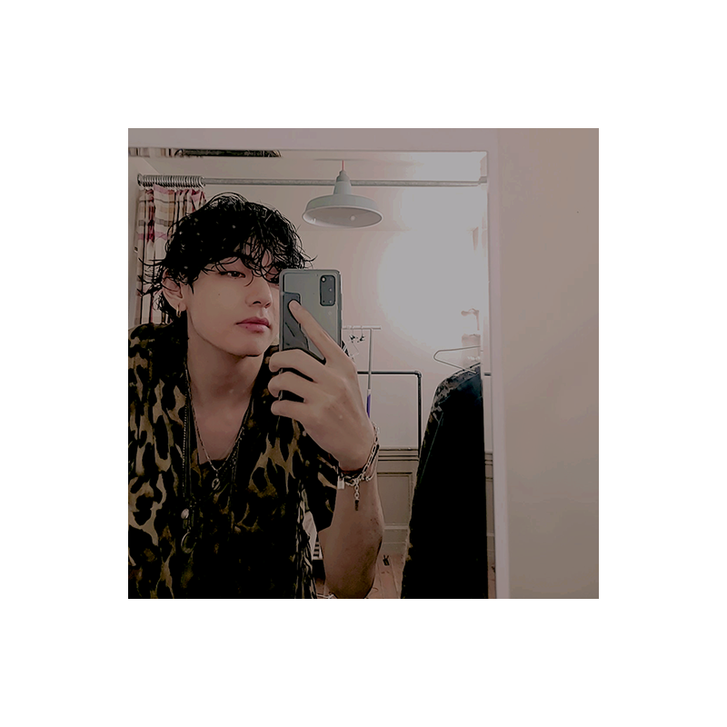 SVNGLEE's tweet photo. you didn't think i'd leave for busan without celebrating album of the year did you? congrats to sunwoo hyung for yet another amazing work of art. and yes this was my outfit of the day yesterday that i just wanted to show off. 😆 https://t.co/l6d8tdcnCj