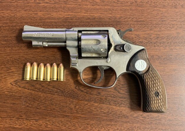 NYPD67Pct's tweet photo. Last night your @NYPD67Pct #FIO_Team conducted a vehicle stop and apprehended 2 individuals, 1 a parolee arrested several times, illegally possessing this .32 cal. #67Protecting #1LessGun https://t.co/l4Qku5DkQQ