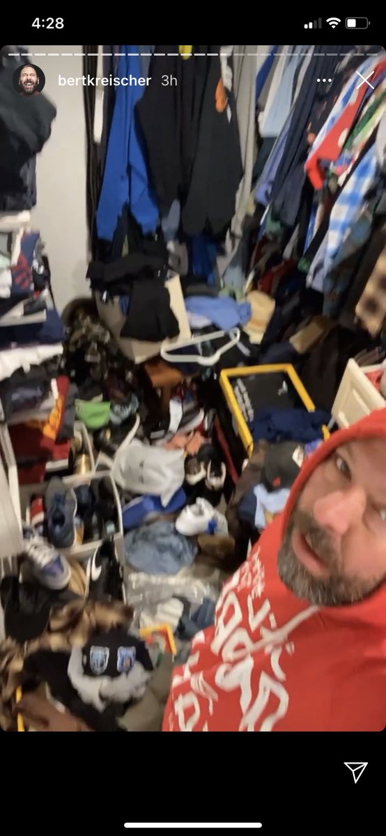 Frydadddy8's tweet photo. @bertkreischer vs @tomsegura  closet’s are perfect examples of who they are as people 😂😂😂 https://t.co/KuAMJPtoDf