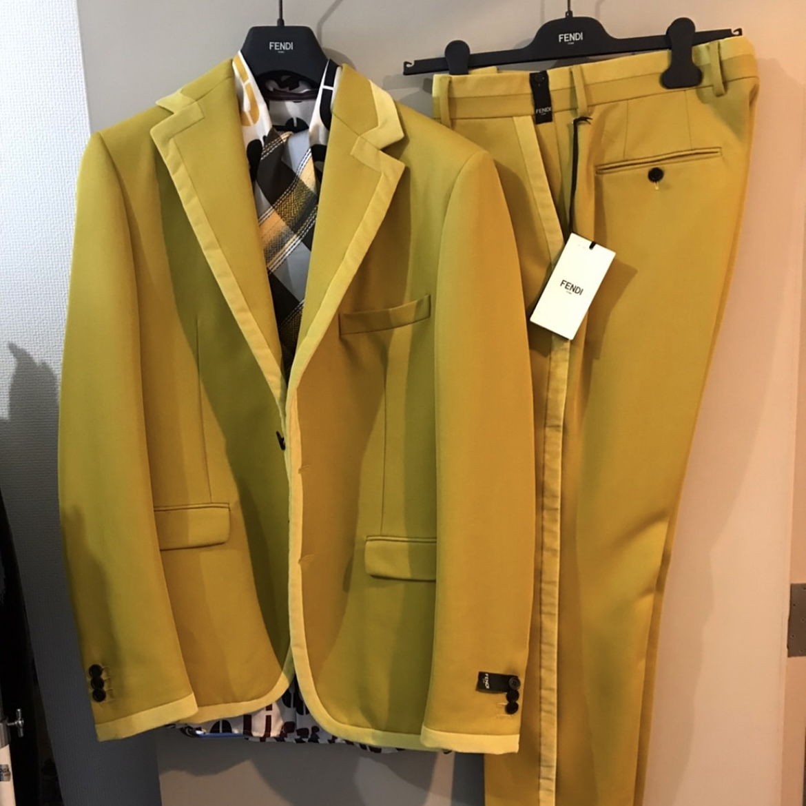 SPUR_magazine's tweet image. まさに”未来のスター”の肖像そのもの。#SnowMan の #目黒蓮 さんが発売中の #SPUR2月号 に登場します！ 「グラムロック」を進化させ、音に乗せて歌い、踊る。
lnky.jp/c9nyY4B