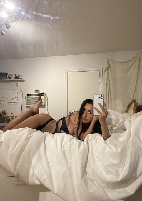 need snuggles and hugs quarantining sucks 😔 https://t.co/auQZCVorxQ