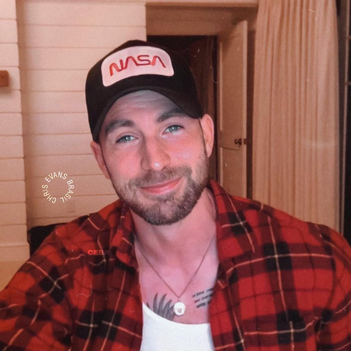 • (20.10) Chris participou da live "Voters Assemble" em apoio ao presidente dos Estados Unidos, Joe Biden.