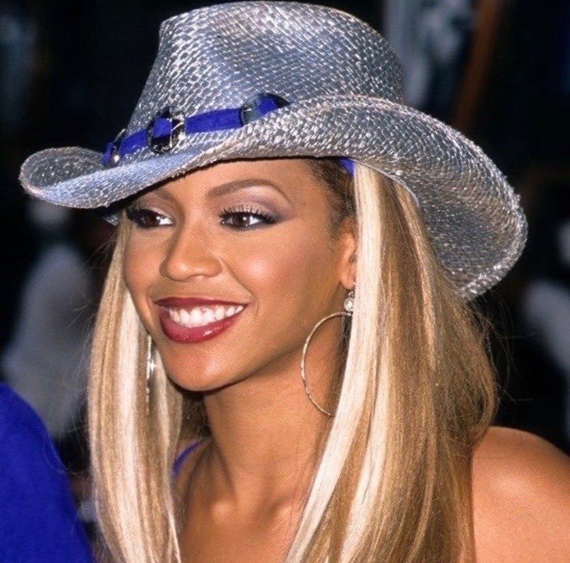 Beyoncé and Solange with the same energy; a little thread: