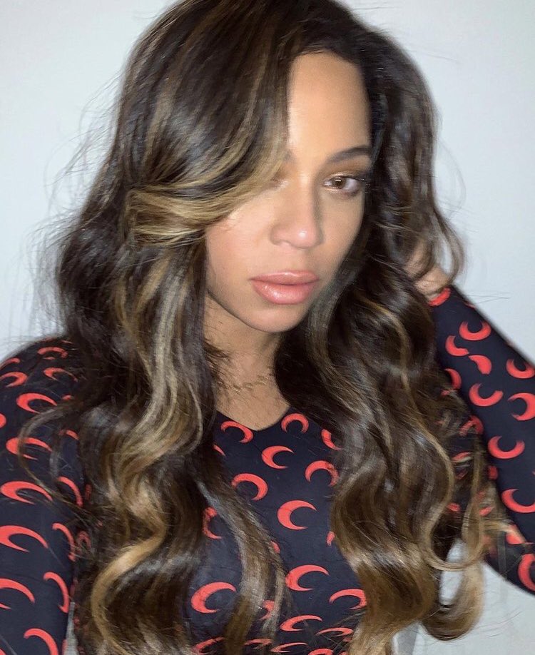 Beyoncé and Solange with the same energy; a little thread: