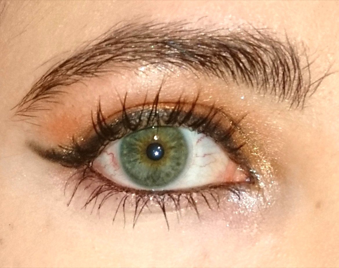 Diana_Diix's tweet photo. Maquillaje festivo para Nochevieja ✨ #maquillajefestivo #maquillajeparanochevieja #technic #essence #rizadordepestañas #paletasdesombras #makeuprevolution #pinkduck #lapizdeojos #labialmaterojo https://t.co/KbjlQTWLrk