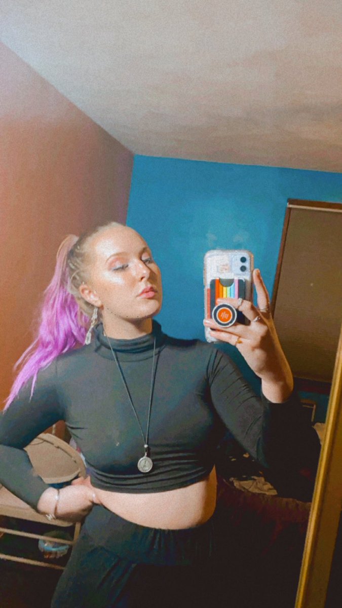 lifeofaviolet's tweet photo. @OnlyFansHero 🌸 free OF 🌸 19 alt bi stoner babe ✨ multiple posts daily ✨ https://t.co/PoHZmryNys
#buyingcontent #stonerbabe #onlyfangirl #sellingcontent https://t.co/pROozaj7fS