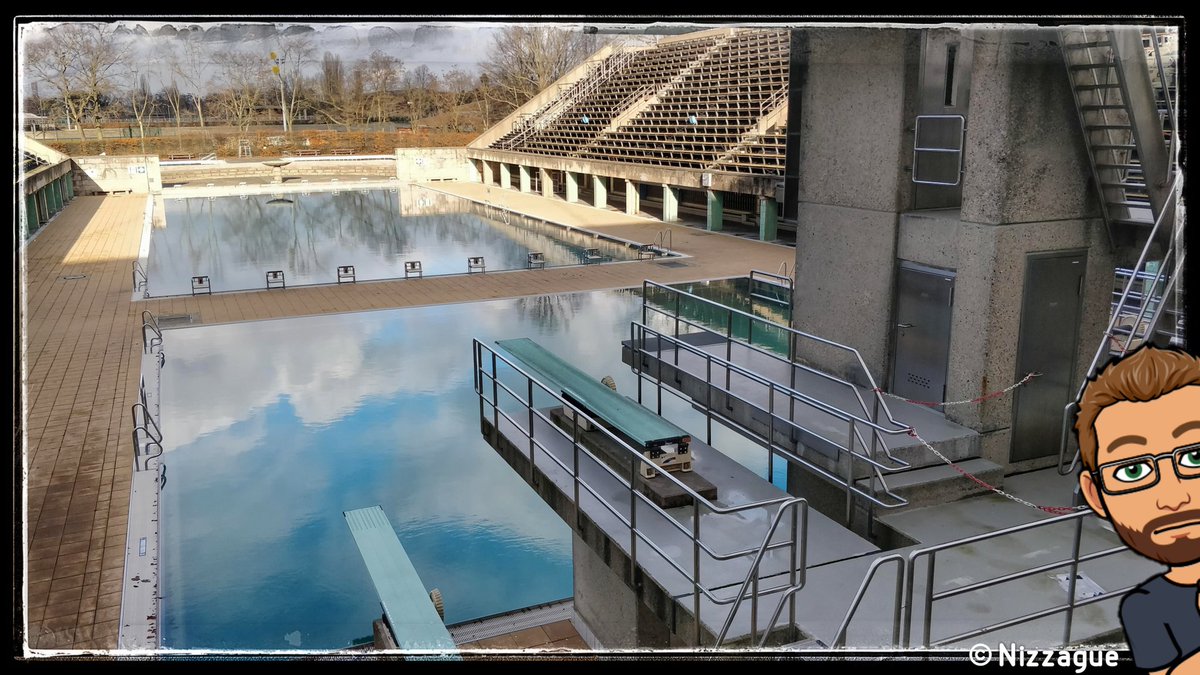 7. Juste à côté du stade, la piscine olympique est encore debout, mais elle est complètement délabrée. Elle reste un monument important et les bassins sont désormais ouverts aux berlinois durant l'été.