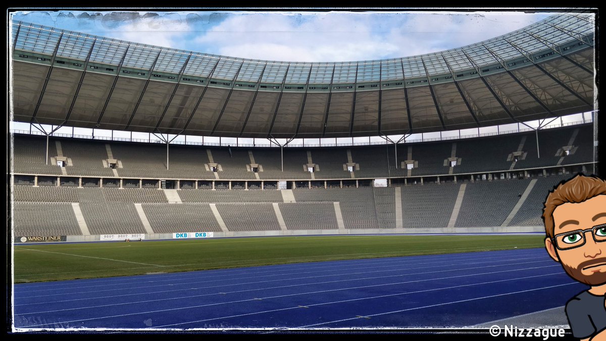 8. Pour revenir au stade, avec cette photo on imagine assez bien la dernière sortie de la carrière de Zinedine Zidane suite à son carton rouge récolté lors de la finale de la Coupe du Monde 2006 contre l'Italie. Oh Zinedine, pas ça Zinedine, pas ça ...