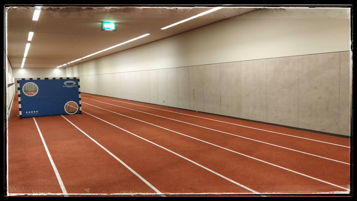 10. En parlant de championnats du monde d'athlétisme, voici la piste d'athlétisme situé dans les sous-sols du stade. C'est donc dans l'Olympiastadion qu'Usain Bolt a battu les records du monde du 100m (9'58) et du 200m (19'19).Cette piste bleue fait courir très très vite.