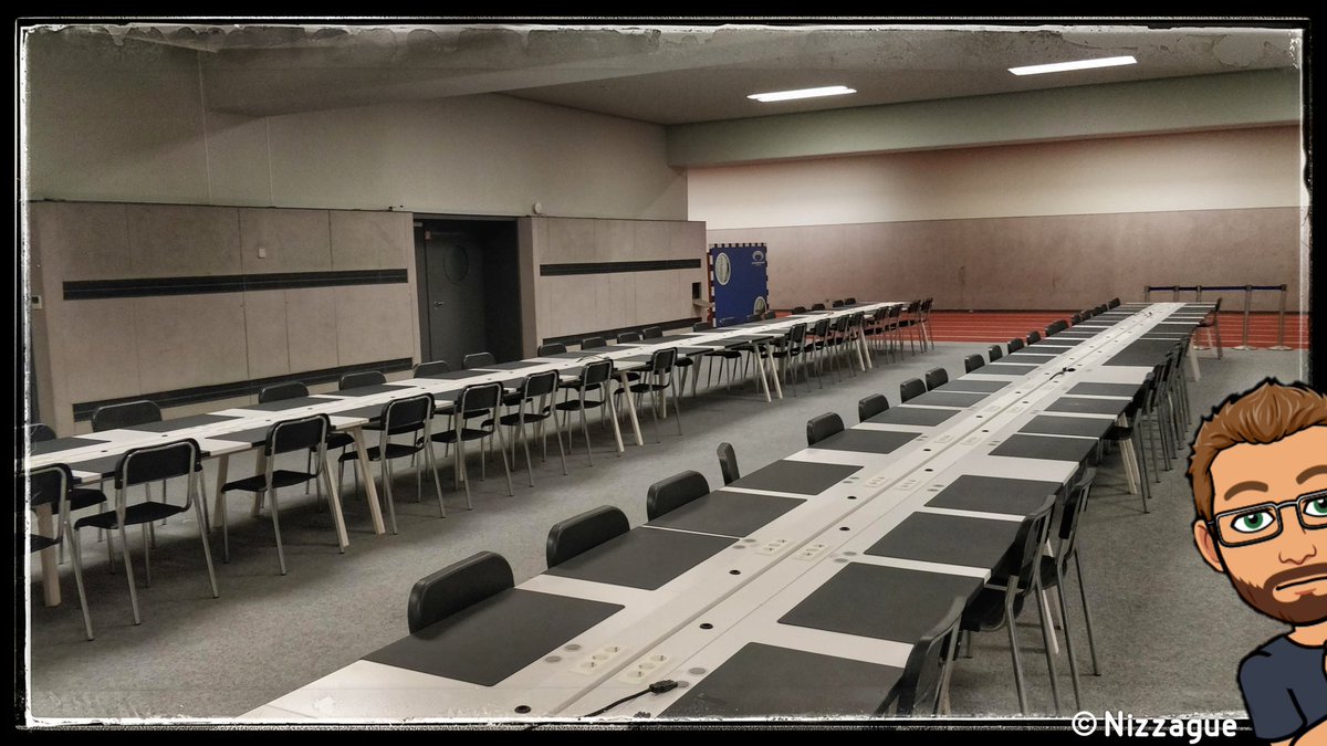 11. Vestige de la finale de la Ligue des Champions 2015, les pupitres des conférences de presse sont encore présents. Au loin, on peut voir la piste d'athlétisme. Pour rappel, lors de cette finale, le FC Barcelone avait battu la Juventus (3-1).1