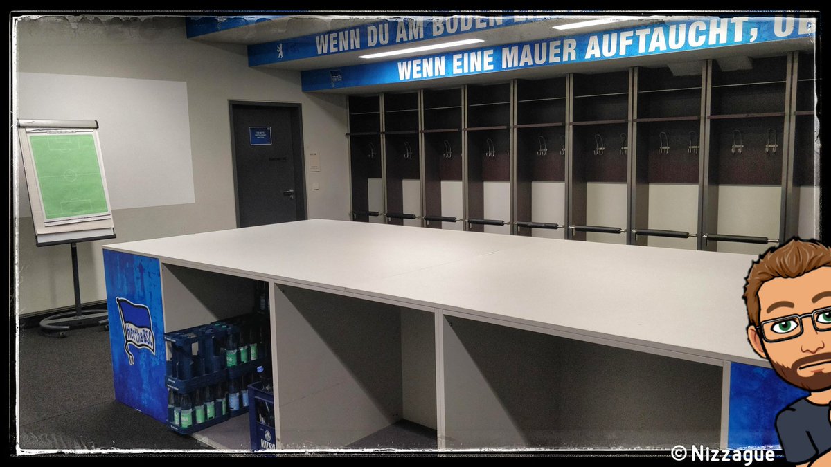 14. En attendant, le Hertha continue de jouer ses matchs à l'Olympiastadion, et voici les vestiaires où se changent notamment les français Lucas Tousart et Matteo Guendouzi. En espérant un jour reconquérir le titre de champion d'Allemagne qui échappe au Hertha depuis ...1931 