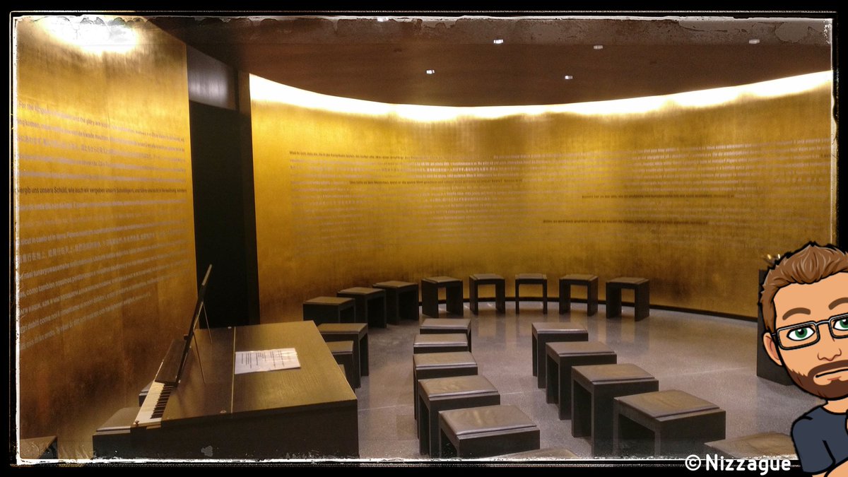 16. Dernière petite chose. Une chapelle a été construire dans le stade, juste à côté des vestiaires pour que les joueurs puissent s'y recueillir avant ou après les matchs. Ça existe dans quelques stades, mais ça donne encore une nouvelle dimension à l'Olympiastadion.