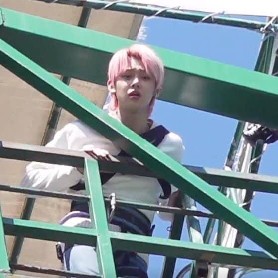 danhapark's tweet image. 2021년에 나 이제 24살이래 애들아.... 나보고 20 중반이래 ....