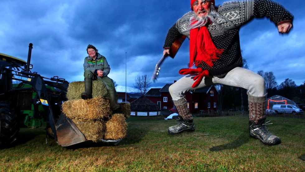Here we have an interesting case of etymology being thrown out the window, welcome to Nissedal! This municipality's name comes from the Nisser lake, but the design itself shows off the iconic red hat of the nisse (Swedish: tomte), which is a Scandinavian gnome-like creature.