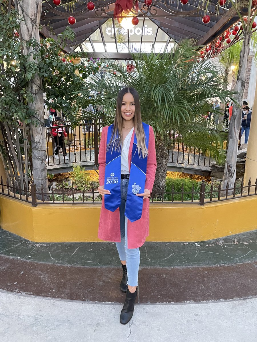 yesusperez01's tweet photo. Graduada y campeona! 🏆🎓 Enhorabuena @GretaEspinozaC
#MBM2020 https://t.co/s6XLXOgD5D
