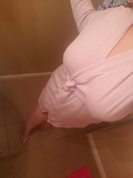 Watch me drop my robe and join me in the shower https://t.co/hnooBUbO1u https://t.co/O5is1OVGn1