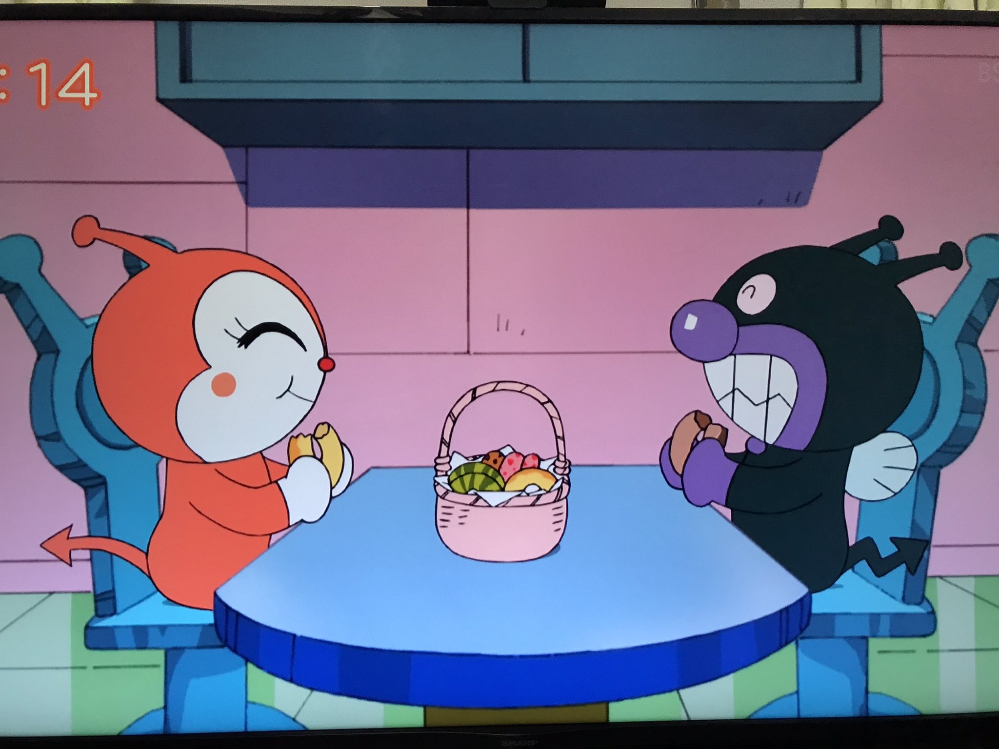 Hase Ken レトロゲーマー ドーナツを食べるばいきんまんとドキンちゃん アンパンマン T Co Ft0aja7aiu Twitter