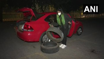 ANI's tweet photo. Delhi: A veterinary student arranges tyre beds to protect stray dogs from the cold.

She says,"I got this idea from social media. I collect tyres and cushion their insides with rugs so that they stay warm. So far I have arranged more than 100 tyre beds." https://t.co/lSljeqblCM