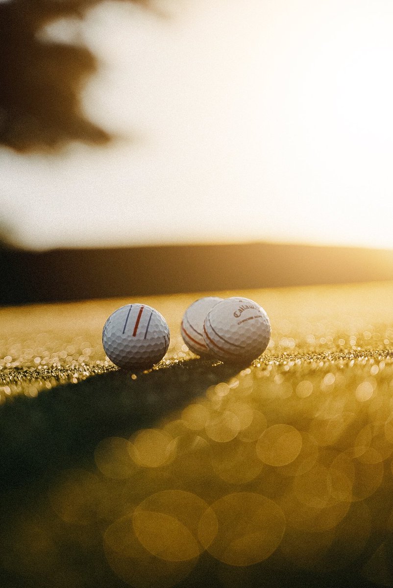 Perfectly lined up. 👌📉 Watch your handicap drop with the Chrome Soft Triple Track.