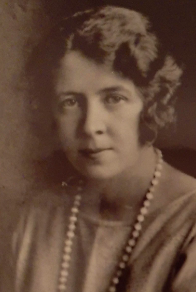 #OnThisDay 1920 Captain Eileen McGrane's flat at 21 Dawson St is raided by RIC. IRA intel, arms &amp; ammo were found as it was often used by Michael Collins. McGrane, a lecturer in UCD &amp; CnaB's Director of Publicity was the first woman court-martialed in the war.
#Ireland #History