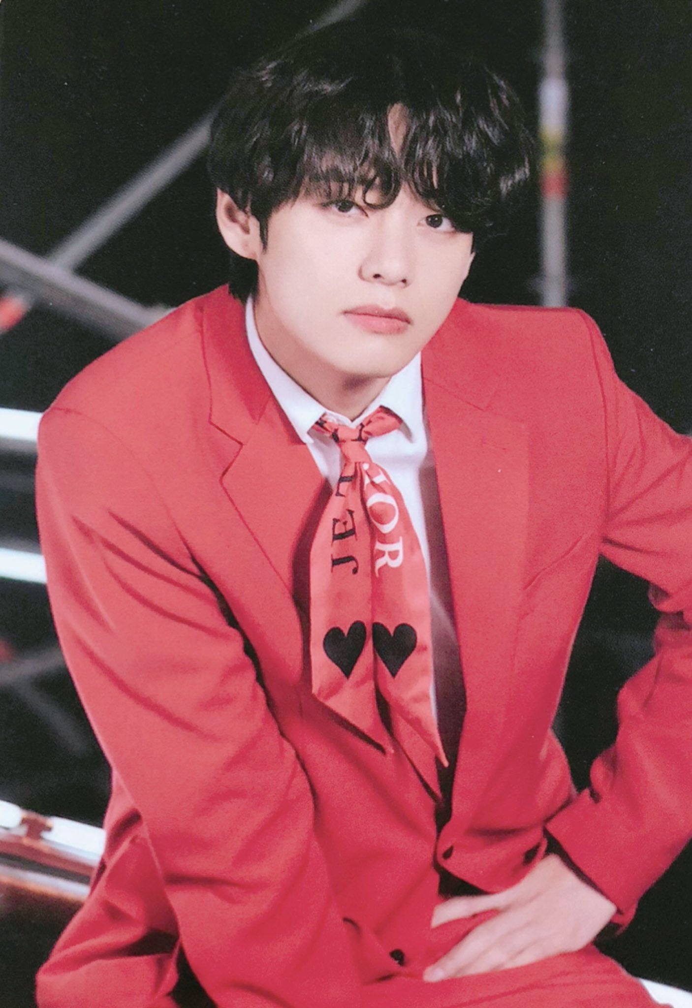 Halu Jimin Yu Ur519 ゆいたん このスカーフ 去年のジミンちゃんとお揃いだよね 私もうちのお母さんが ジミンちゃんdiorスカーフ似合ってて可愛い って大絶賛だったから覚えてる On Eのグッズでもテテは巻いてたね T Co Njlp0duk33