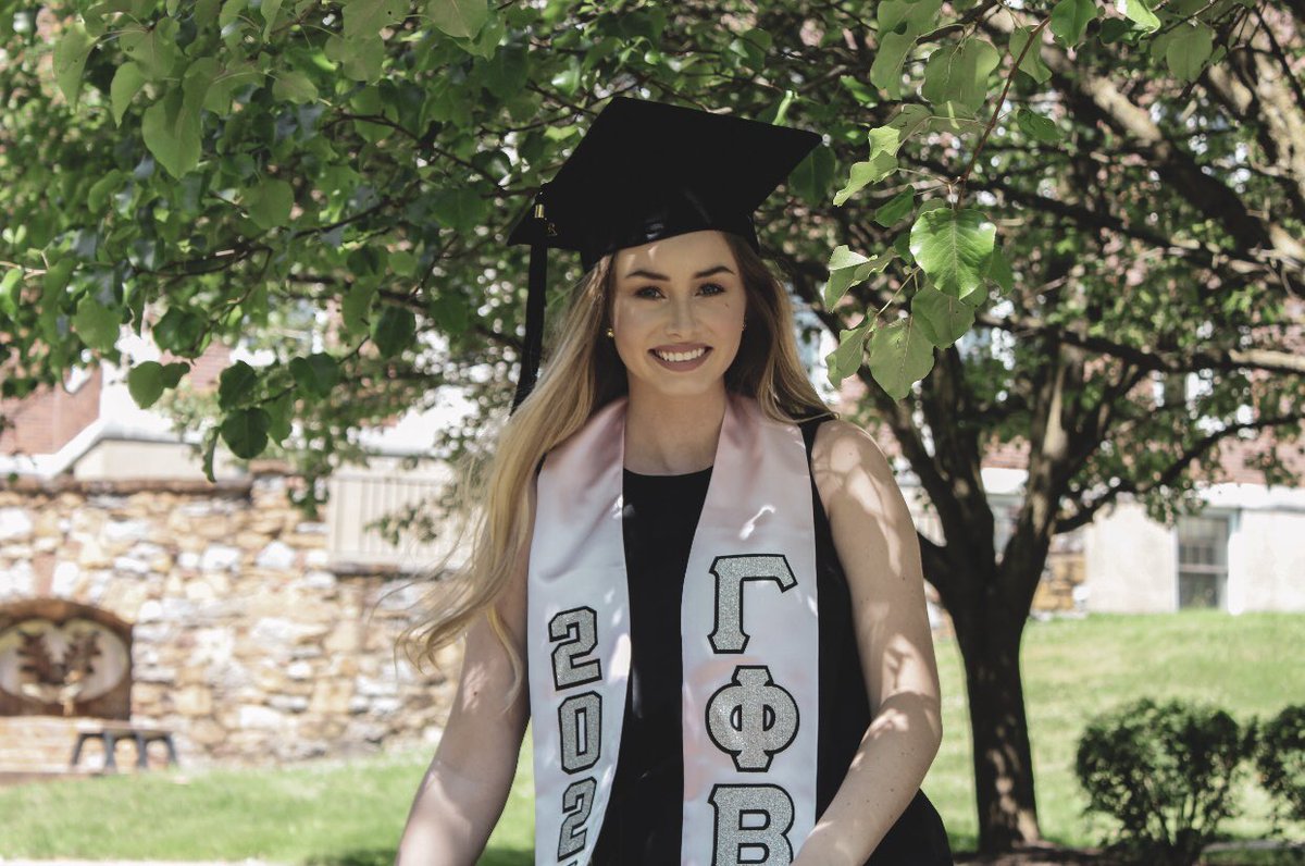 PaytonReuter's tweet photo. 🦅🎓 https://t.co/07eY9KpLOV
