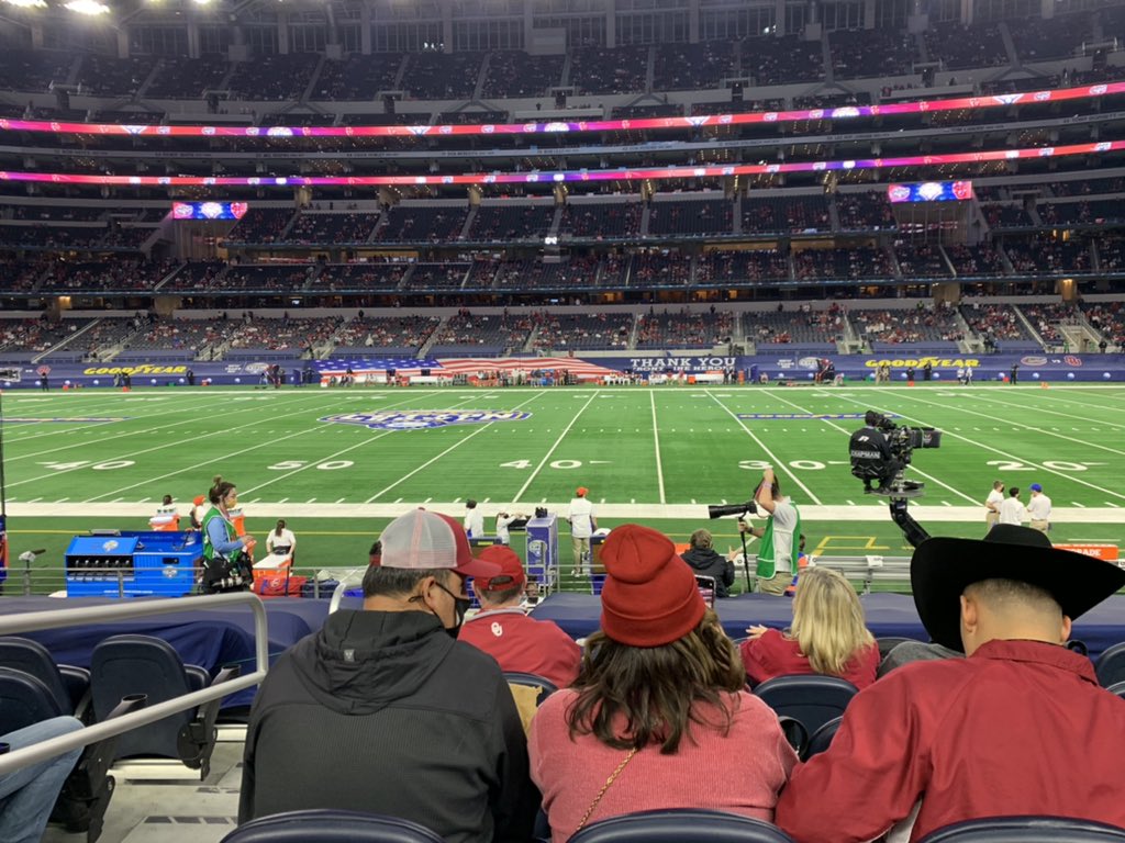 BradWhiteside's tweet photo. Letβs Go Gators!!! #RightOverLeft https://t.co/Eo8YnlJgBp