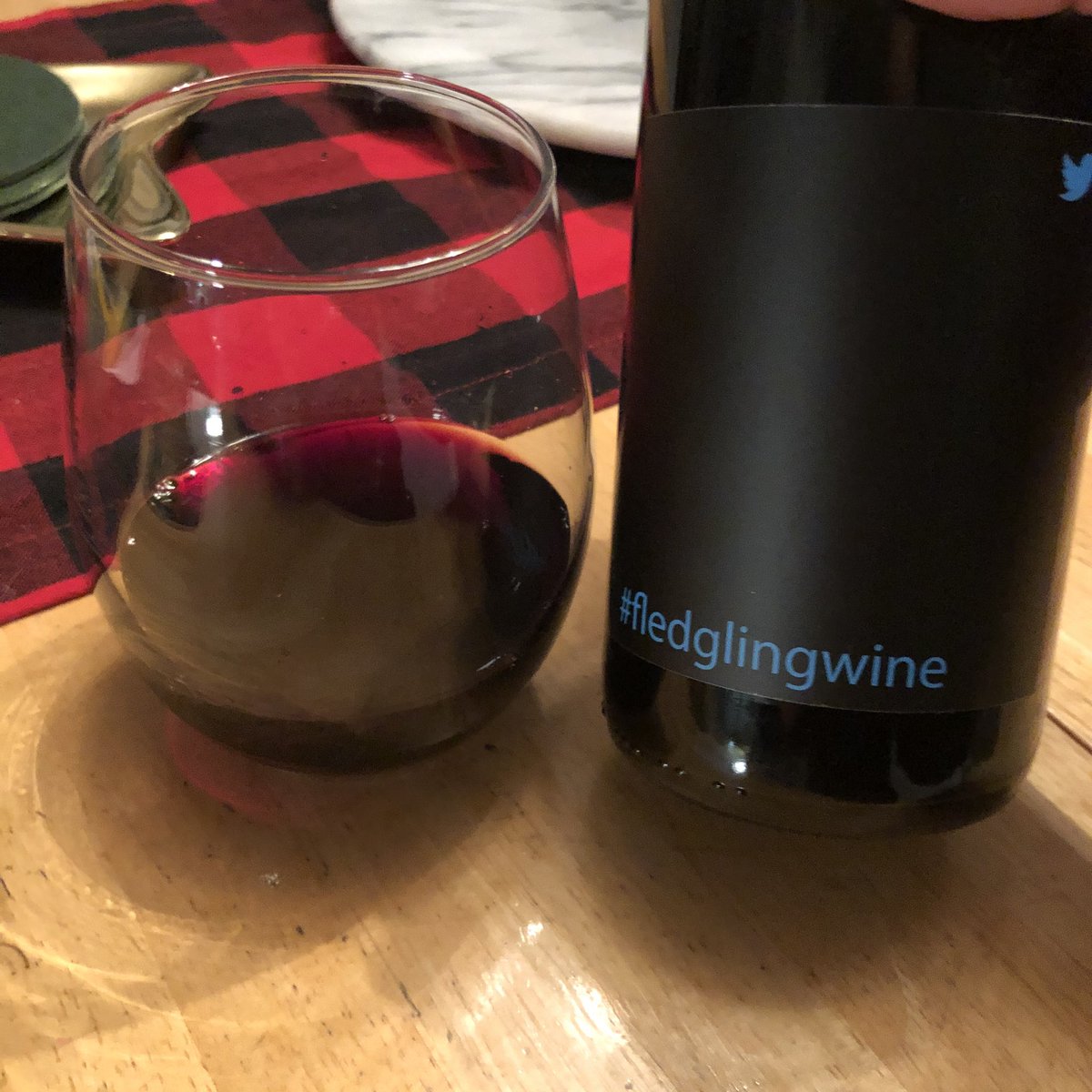 Samala104's tweet image. Today was my last day at @Twitter...weird to say but I am so #grateful for this experience &amp;amp; the tremendous people I met on the way. Thank you, thank you, thank you 🧡 Also - hot take - this wine ain’t bad! #customersnoncents #saga #celinedm #twitterbostonsquad @TwitterBoston