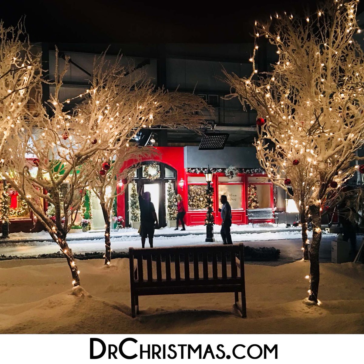 DrChristmas's tweet photo. #MerryChristmas #TheMostWonderfulTimeOfTheYear #HappyHolidays #ChristmasMagic #HallmarkChannel #MiraclesOfChristmas #ItsAWonderfulLifetime #SantaClause #HollyAndIvy #Rudolph #HoHoHo #SeasonsGreetings #WinterWonderland #JingleBells #ChristmasDecorating @DrChristmas @HollywoodDebi https://t.co/t1QyCPUIrb