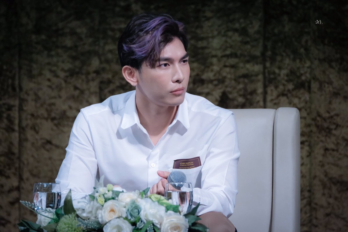 Pero  #MewSuppasit también puede ser conferencista, ambientalista, promotor turístico, asistente de cátedra, diseñador y CEO."No se trata de ganar todo en la vida. El mundo no se acaba si no eres el primero. A veces, es bueno perder y aprender de eso", dijo en  #TedxMewSuppasit